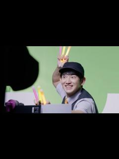 [x]永山瑛太、コミカルなダンスやサイリウムを駆使 店長としてクルー募集 「2時間スキマック」篇 - YouTube