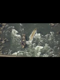 [x]京都・保津川下りの舟転覆 - YouTube