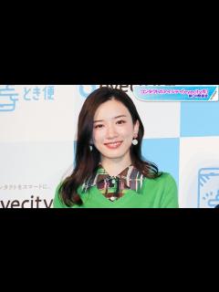 [x]永野芽郁、ミニスカートで美脚すらり グリーン×オレンジで鮮やかコーデ - YouTube