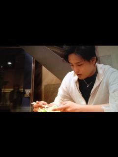 [x]桐山照史くんの昼ごはん&中間淳太くんのストレッチ ジャニーズWEST 音小さいです - YouTube