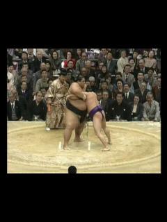 [x]Konishiki vs. Mainoumi : Haru 1994 (小錦 対 舞の海) - YouTube