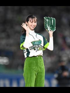 [x]中条あやみが日本シリーズで始球式 捕手手前でワンバウンドもストライク投球/野球/デイリースポーツ online