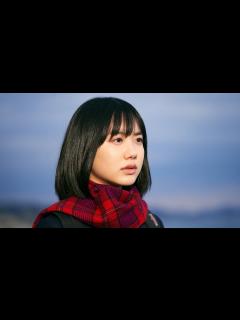 [x]芦田愛菜、健気で涙ぐましいヒロイン熱演 “あやしい宗教”を信じる両親に原田知世＆永瀬正敏 映画『星の子』特報 - YouTube