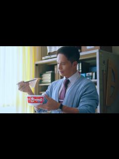 [x]市原隼人“甘利田”、誰もいない教室で「赤いきつね」堪能 「おいしい給食 season3」コラボCM「おいしい給食・テスト期間」編 - YouTube