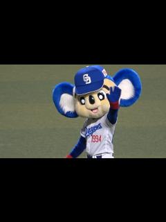 [x]チームが負けてもたくさんのファンを笑顔にするドアラ！ (2023/09/15) - YouTube