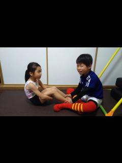 [x]小学生サッカートレーニング幼稚園体操マロン「幼稚園の子って腹筋できるのかな？やってみたよ」たくみっちもチャレンジ！キッズユーチューバーマロン ...