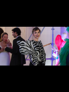 [x]『エミリー、パリへ行く』シーズン3の最新ファッションを解説！