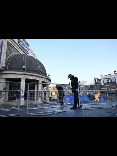 [x]4 People in Critical Condition After Crowd Crush at London Concert