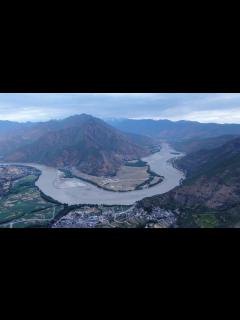 [x]「長江第一湾」を空中散歩 雲南省麗江市 - YouTube